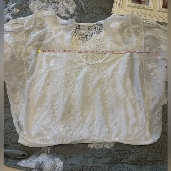 Elegant White Lace Women's Blouse - Picture 10 of 11